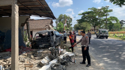 Bapak dan Anak di Blitar Tewas Tertabrak Pikap Bermuatan Bawang Merah