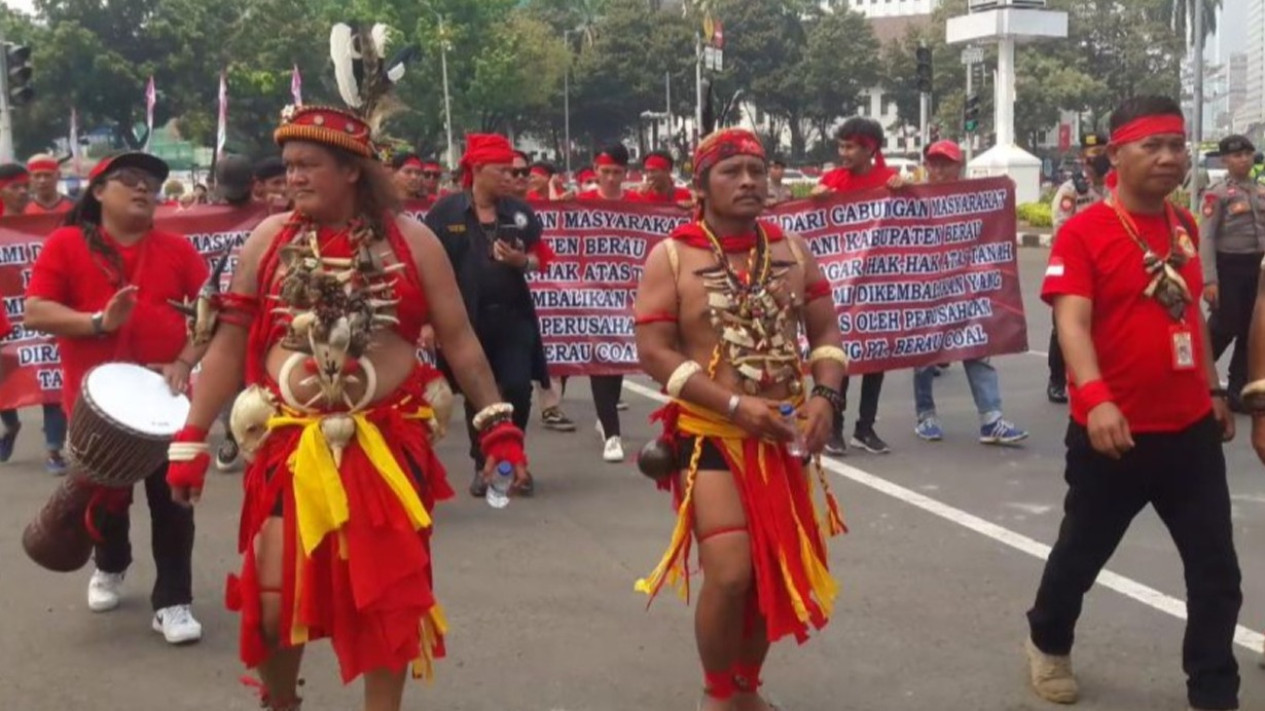 Dituding Rampas Tanah Rakyat oleh Masyarakat Dayak, PT Berau Coal: Kami Perusahaan Taat Aturan!
            - galeri foto