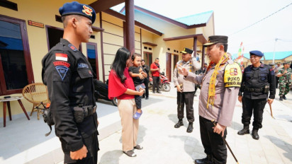 Tinjau Rumah Dinas Brimob Kalbar, Kapolri: Tingkatkan Semangat Kerja