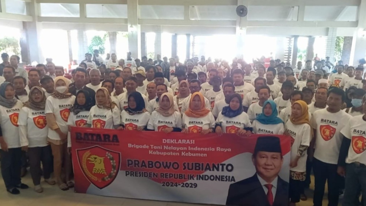 Dianggap Perjuangkan Nasib, Ratusan Petani dan Nelayan Kebumen Deklarasi Dukung Prabowo Subianto
            - galeri foto