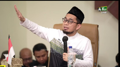 Suami Sudah Wudhu Tak Sengaja Sentuh Istri, Batalkan Wudhunya? Ustaz Adi Hidayat Tegaskan Hukumnya...
