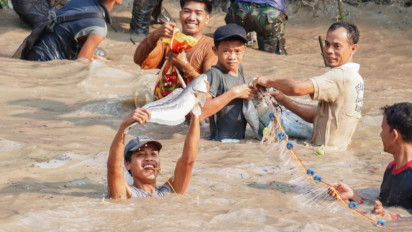 Ribuan Warga Muba Ikuti Tradisi Bekarang Dimusim Kemarau