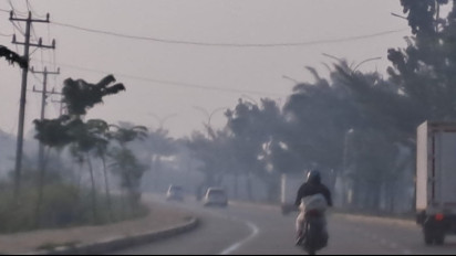 Kabut Asap Akibat Karhutla Landa Palembang, Dinkes Sumsel Imbau Warga Pakai Masker