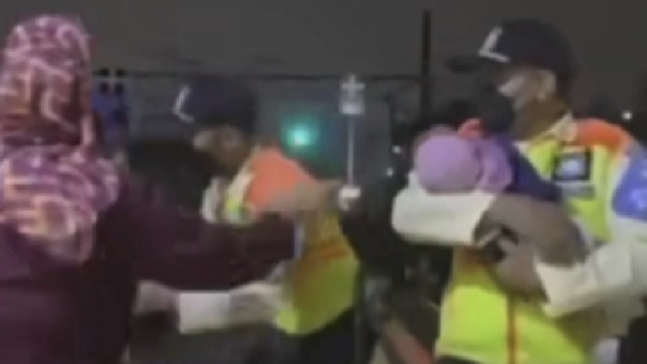 Tega Buang Bayinya, Ibu Muda Ini Ingin Bunuh Diri di Rel Stasiun Pasar Minggu
            - galeri foto