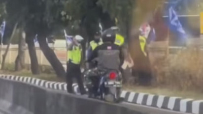 Viral! Polisi Melengos Biarkan Pengendara Motor Bercelana Loreng Lintasi Jalur Busway