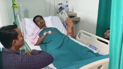 Sadis! Guru Dibacok Geng Motor Saat Turun dari Bus di Pekanbaru