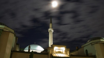 Alternatif Bagi yang Susah Bangun Tahajud, Ustaz Adi Hidayat Sarankan Lakukan Shalat Malam Jenis Ini