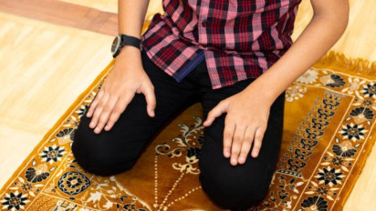 Pantas Saja Mau Salat Berjamaah atau Sendiri kok Tidak Bisa Kusyu, Ternyata ini Penyebabnya kata Ustaz Adi Hidayat, Setelah Tahu Tolong Segera Praktikkan!