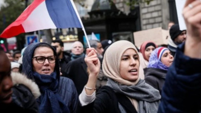 Abaya Resmi Dilarang, Prancis Tolak Puluhan Anak Perempuan Berbusana Muslim
