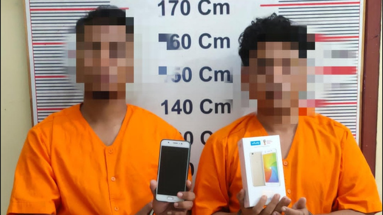 Viral di Medsos, Pelaku Perampasan HP di Langkat Diamankan Polsek Pangkalan Susu
            - galeri foto