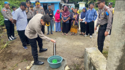 Kapolres Pakpak Bharat Serahkan Bantuan Sumur Bor dan Pompa Air kepada Masyarakat Desa Ulumerah
