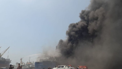 KMP Mutiara Berkah Terbakar di Pelabuhan Indah Kiat Merak