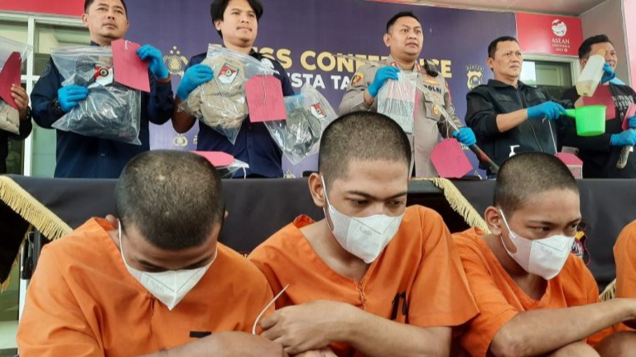 Polres Tangerang Tangkap 13 Pelaku Pengeroyokan dan Penyiram Air Keras
            - galeri foto