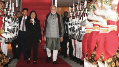 PM India Narendra Modi Tiba di Indonesia Hadiri KTT ASEAN, Pasukan Cordon dan Penari Tradisional Sambut Kedatanganya