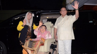 Ramalan Gus Dur Prabowo Bakal Presiden dan Niat Yenny Ziarah ke Makam Sang Bapak. Kode cawapres?