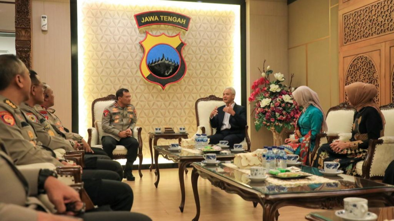 Ganjar Pranowo Pamitan ke Jajaran Forkopimda Jateng, Sampaikan Terima Kasih atas Kerja Sama
            - galeri foto