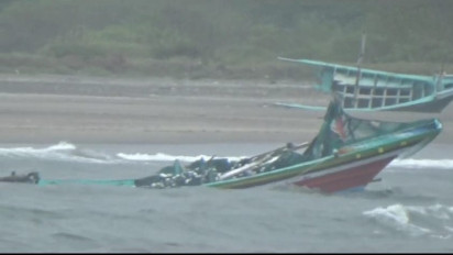 Karam Diterjang Ombak, Begini Penampakan Bangkai Kapal Ikan yang Menewaskan 4 Orang di Banyuwangi