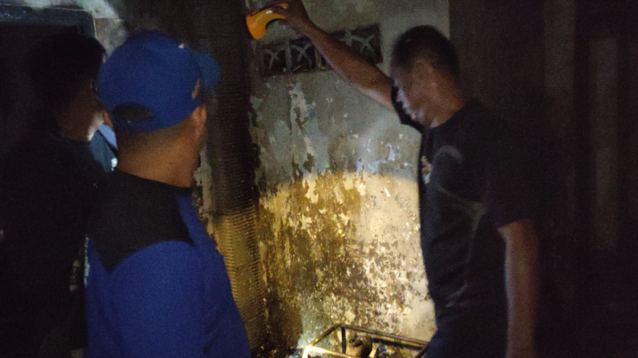 Rumah dan Kandang Ayam di Ponorogo Ludes Terbakar, Diduga Api Berasal dari Tungku yang Lupa Dimatikan
            - galeri foto