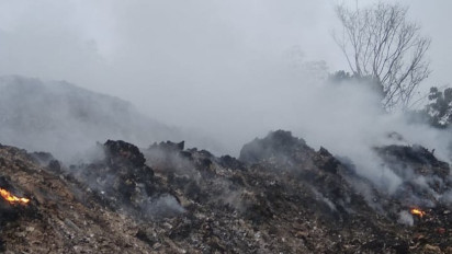 Hampir Sepekan Kebakaran TPA Gunung Sadai di Belitung Tak Kunjung Padam 
