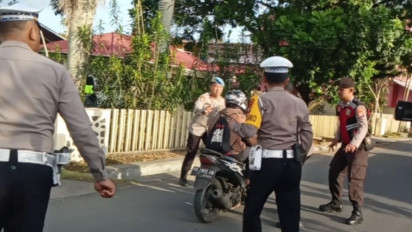 Hindari Operasi Zebra Samrat 2023, Pengendara Sepeda Motor Nekat Nyaris Menabrak Polisi 