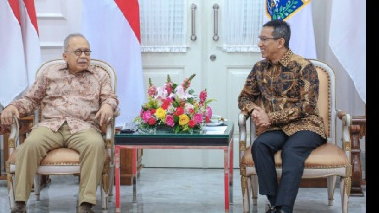 Lama Tak Muncul, Begini Penampilan Fauzi Bowo Eks Gubernur DKI Jakarta yang Tumbang oleh Ahok
            - galeri foto