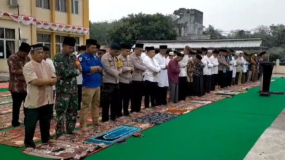 Ratusan Warga dan Polisi di Muba Gelar Sholat Istisqo'