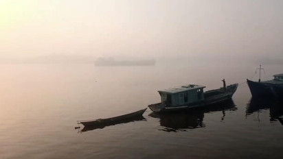 Akibat Kabut Asap yang Pekat, Lalu Lintas Kapal di Sungai Mentaya Turut Terganggu