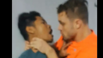 Ditegur Parkir Sembarangan, Bule Aniaya Warga