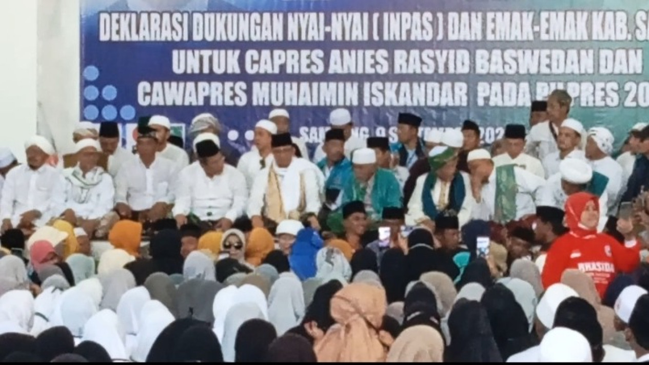Datang ke Sampang, Anies Baswedan Dapat Dukungan dari Para Nyai dan Emak-emak
            - galeri foto