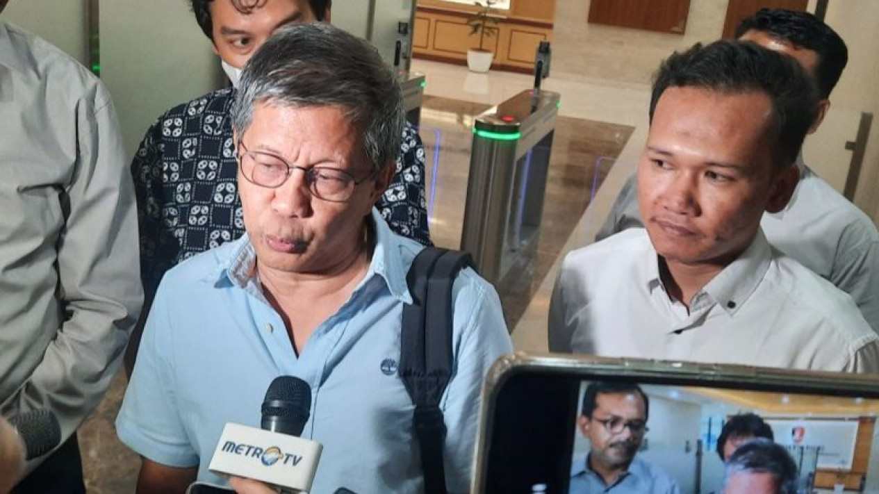 Respons PDIP Soal Video Viral Kadernya Labrak Rocky Gerung di Bareskrim Polri
            - galeri foto