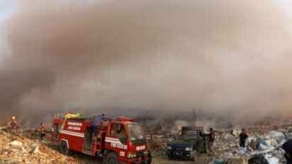 Tempat Pembuangan Akhir (TPA) Sampah Kopi Luhur Cirebon Terbakar