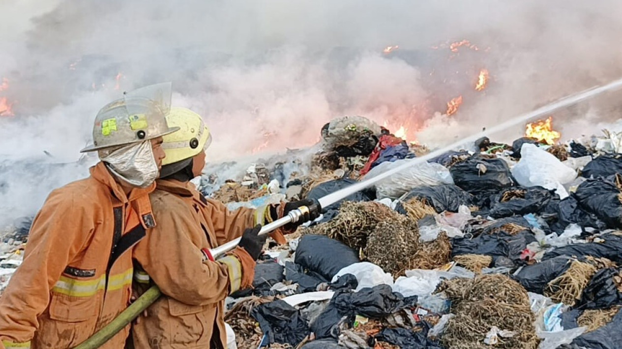 TPA Kopi Luhur Kota Cirebon Terbakar, Penyebab dari Percikan Api
            - galeri foto