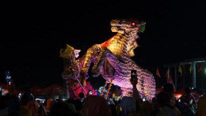 Hanya di Lumajang, Replika Raksasa Jaran Kencak dan Tari Topeng Kaliwungu dari Tahu Goreng