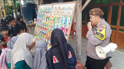 Anggota Polisi di Boyolali Jualan Ribuan Buku untuk Anak-anak, Paling Murah Rp 2000