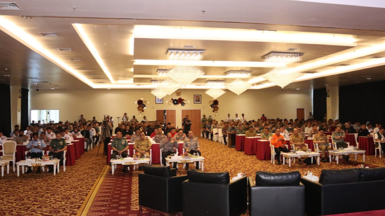 Karhutla Mengkhawatirkan, 300 Personel Polda Sumsel Diterjunkan Mensosialisasikan Pencegahan
            - galeri foto