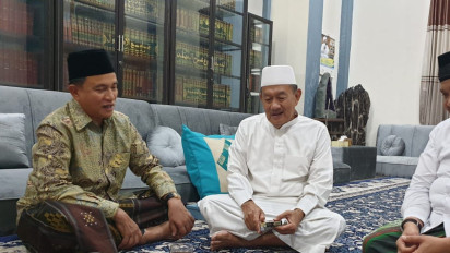Mendadak Bertemu Pimpinan Ponpes Langitan Kiai Ubaidillah Faqih, Yusril Ihza Mahendra Mendapat Pesan Khusus