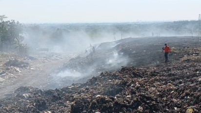 Kepulan Asap Masih Terlihat di TPA Kopiluhur Cirebon, 15 Ribu Warga Terdampak 