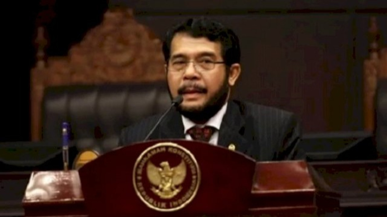 Pengamat: Tak Pantas Ketua MK Singgung Pemimpin Muda di Forum Luar Pengadilan
            - galeri foto