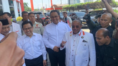 Kompak Pakai Kemeja Putih, Anies-Cak Imin Sowan ke Markas PKS