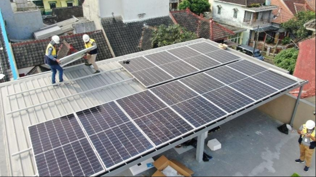 Keluarga di Malang Berhasil Mengurangi Emisi Karbon dengan Memasang PLTS di Rumah
            - galeri foto