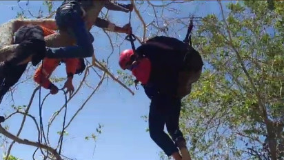 Parasut Tak Sesuai Standar, Atlet Paralayang Porprov Jatim Terjun dan Tersangkut di Pohon