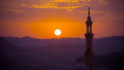 Shalat Subuh Ketiduran? Ustaz Adi Hidayat: Shalat Orang yang Tertidur Adalah Waktu Bangunnya