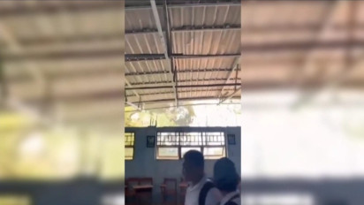 4 Atap Kelas Diterjang Angin Kencang, Siswa SMK Makassar Berlarian