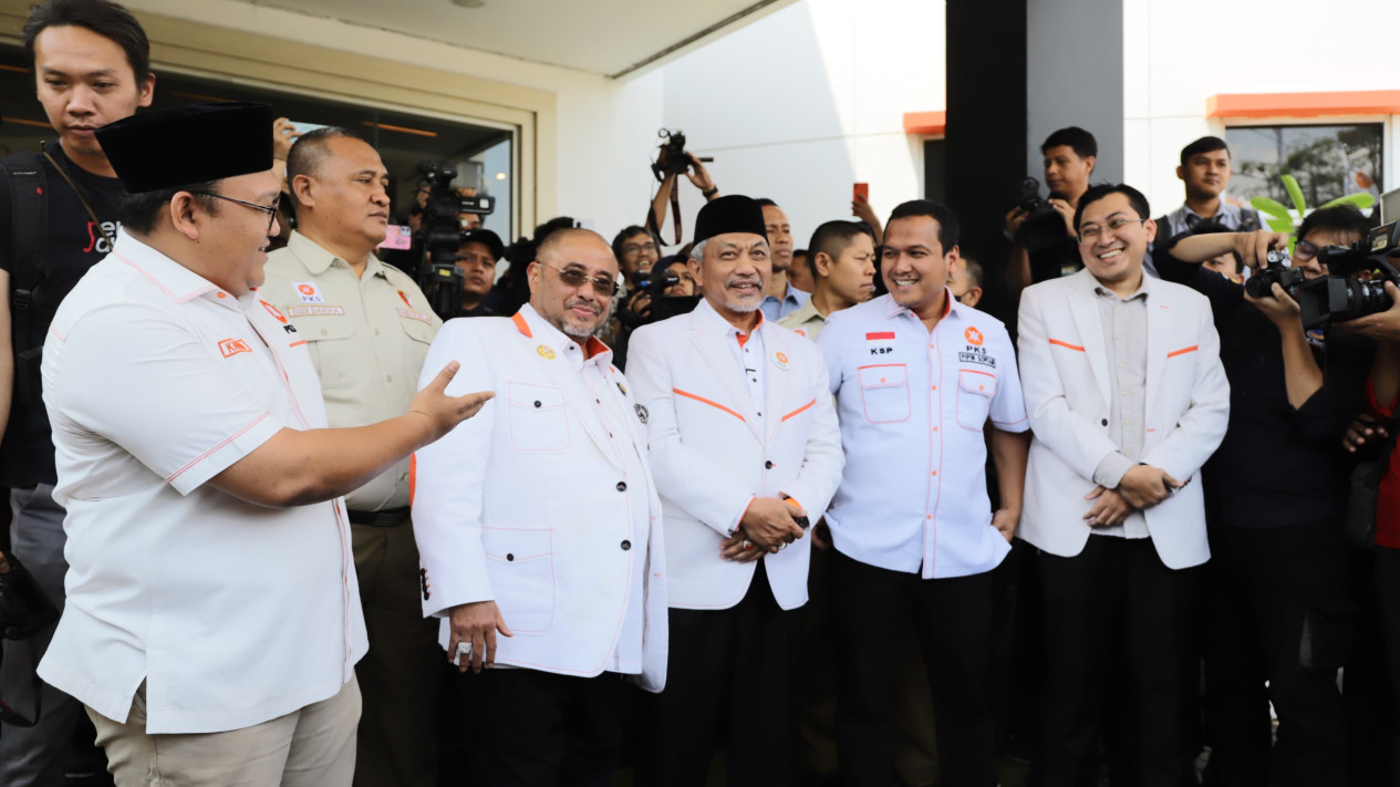 Ganjar Muncul di Video Azan, Sekjen PKS: Ya, Namanya Usaha Dalam Politik
            - galeri foto