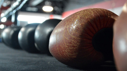 Bikin KO Petinju Filipina, Bakhour Usmonov Raih Gelar Juara Dunia Kelas Ringan WBA