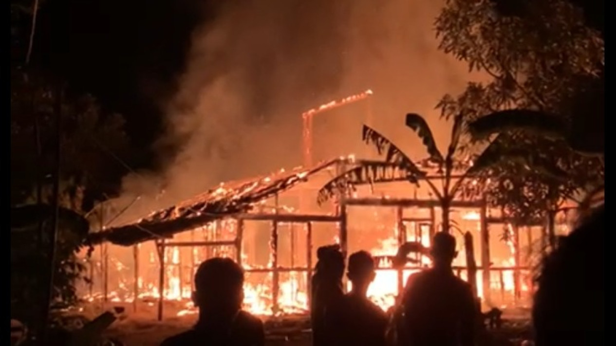 Gara-gara Bediang Kadang, Rumah dan Kandang Kambing Ludes Terbakar
            - galeri foto