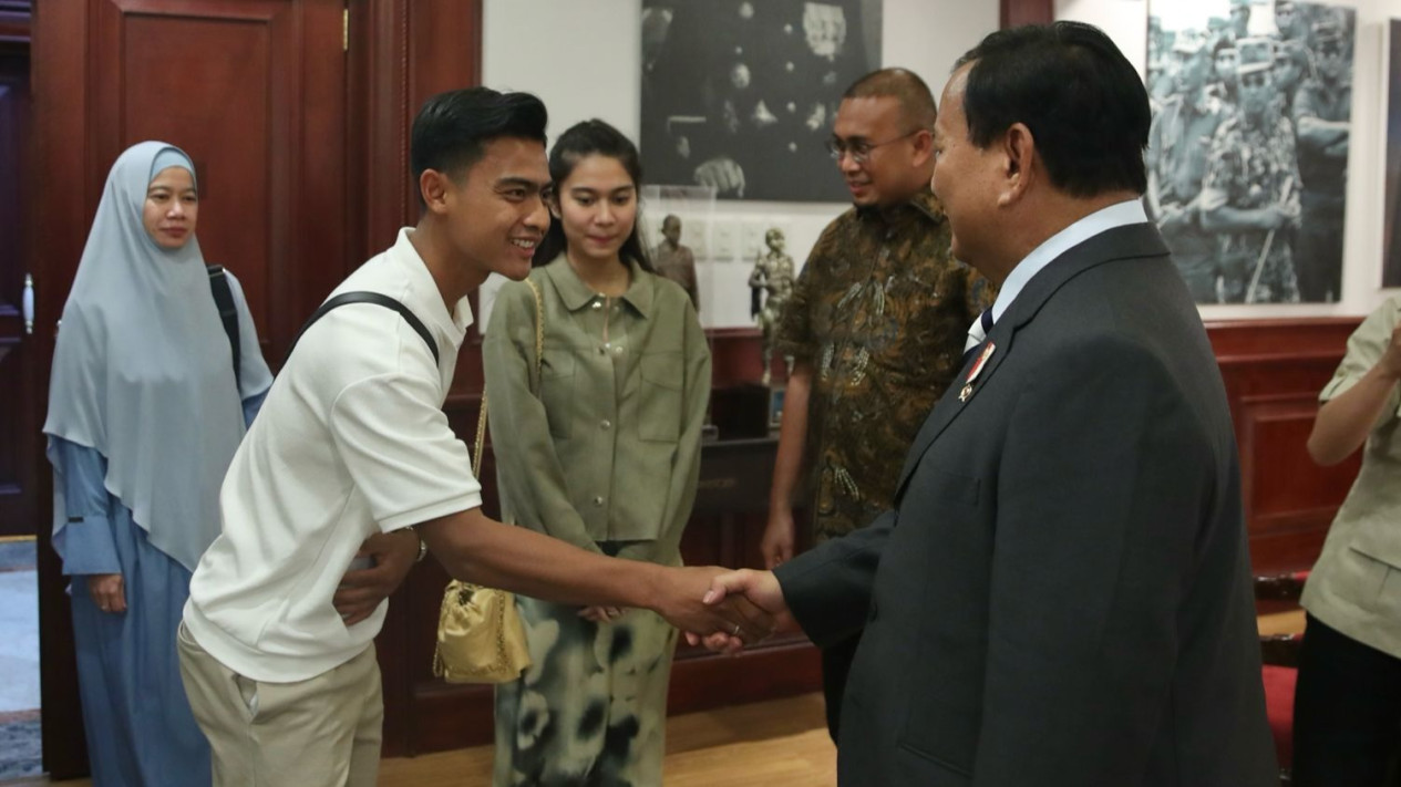 Sanjungan Prabowo untuk Arhan Pratama: Semangat dan Sukses
            - galeri foto