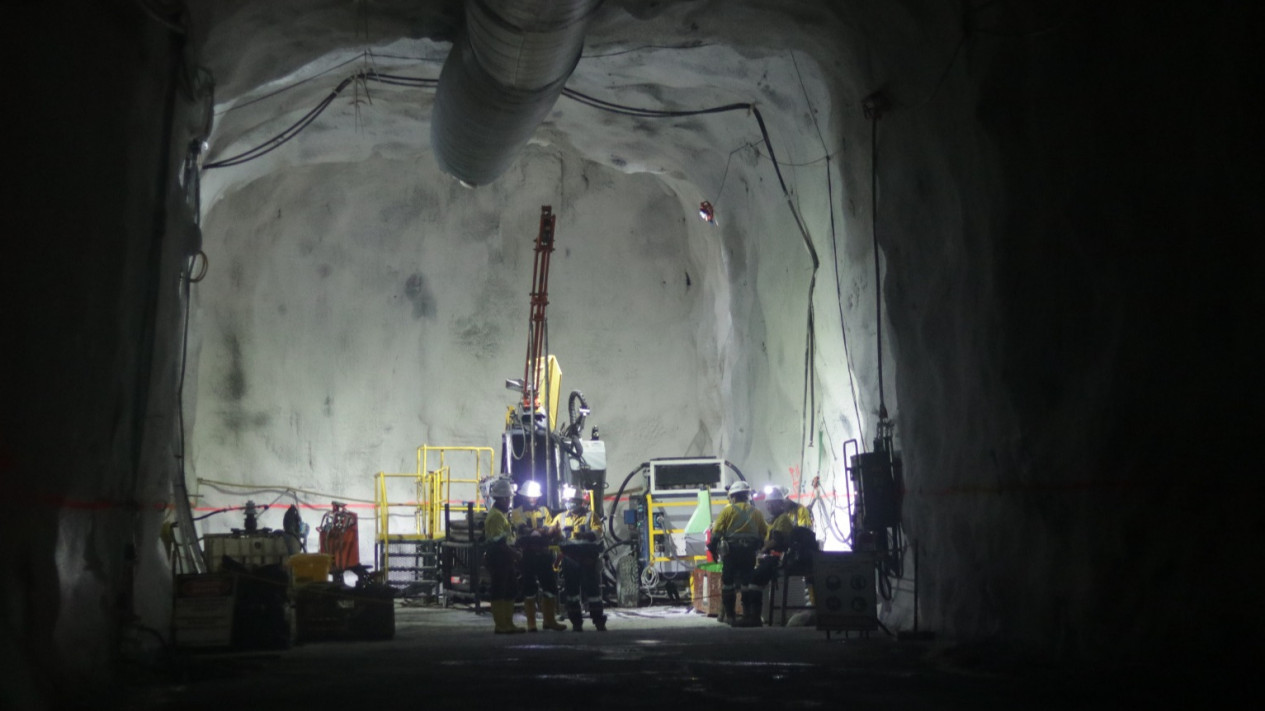 Tambah Suplai Listrik untuk Masyarakat Banyuwangi Selatan, PLN Sediakan 280 Mega VA
            - galeri foto