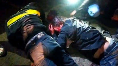 Preman Kampung Petangtang-petenteng Ngaku Kebal Senjata, Buat Gaduh dan Ancam Warga Berakhir Babak Belur Kena Bogem Massa