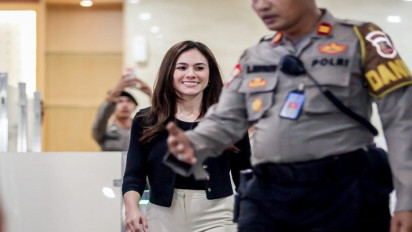 Tersandung Kasus Promosi Situs Judi Online, Wulan Guritno Dikawal Ketat Polisi Seusai Diperiksa